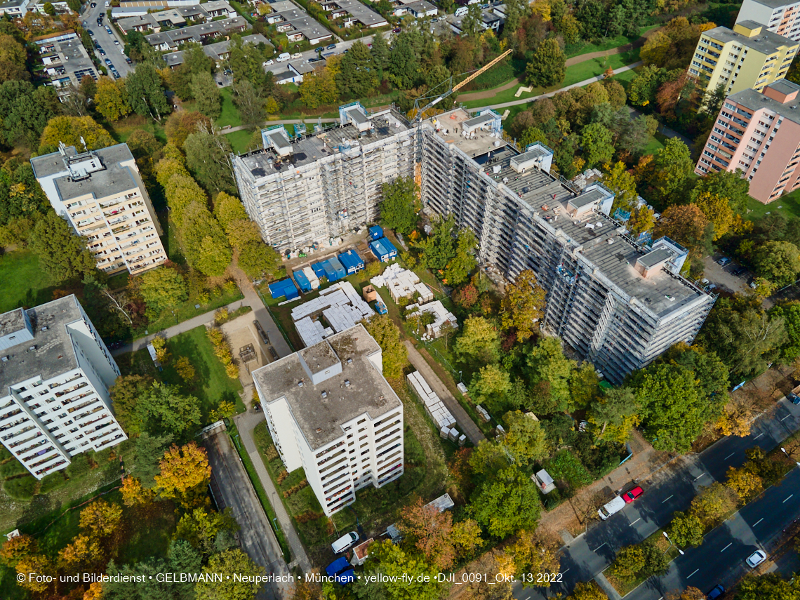 13.10.2022 - Fassadensanierung am Karl-Marx-Ring 11-21 in Neuperlach